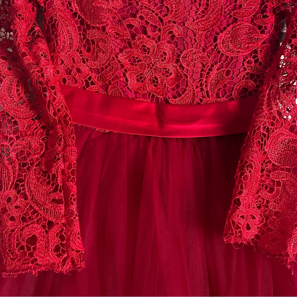 Girls Elegant Red Lace Dress Size 10-11 - Picture 3 of 7